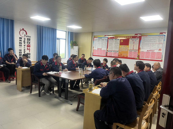 王伍升到建材研究室、建材公司調(diào)研